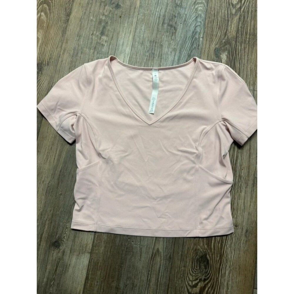Lululemon nula cropped slim yoga top